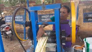 Hard working women selling sugar cane juice | கரும்பு சாறு