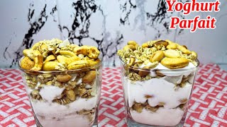 HOW TO MAKE YOGHURT PARFAIT WITH GRANOLA