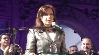 25 de Mayo con Cristina Fernandez de Kirchner y 25 de Mayo con ‪#‎MauricioMacri‬