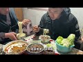 30多度的内蒙古晚上来上一碗热热敷敷的牛肉面🍜、抚平了我们一天的疲劳和寒冷 河南姑娘在内蒙 牛肉面 把家乡的味道分享给大家