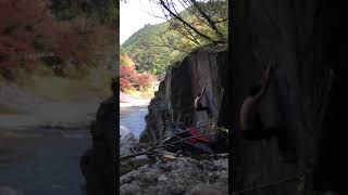 御岳 嶺の夕 1級【クライミングチャンネル】外岩ボルダリングの動画・トポはクライミングチャンネル 【Climbing Areas and Boulders in Japan】