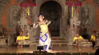 Dara Dewi　リッタ　デウィ　タルナジャヤ１　ウブドにて Bali Dance