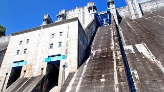 大町ダム1　ジェットフローゲートで放流　Omachi Dam1  Gate of the Jet flow discharge