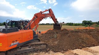 HITACHI ZX240N-6 digging trench and moving dirt - Orzano, Italy