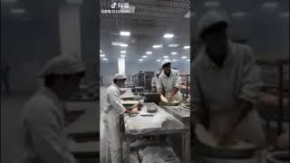 Uyghur workers in a Nahn factory that exports nahn bread to Uzbekistan||Xinjiang