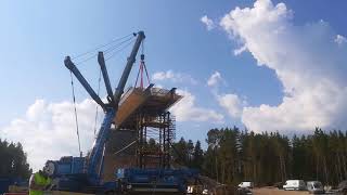 J.Helaakoski Oy Liebherr LTM1750 lifting bridge section