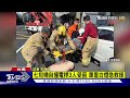 七旬婦自撞電桿3受困 車冒白煙急救援｜tvbs新聞 @tvbsnews01