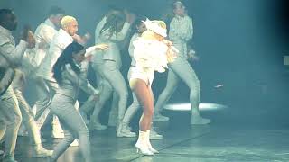 LADY GAGA   STOPS FOR BROKEN STAGE   1st February 2018   Genting Arena NEC   Birmingham