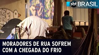 Moradores de rua sofrem com a chegada do frio | SBT Brasil (21/04/23)