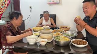 陕西人的家常美食，豆角麦饭煎饼卷菜，再来一碗冬瓜豆腐汤美得很