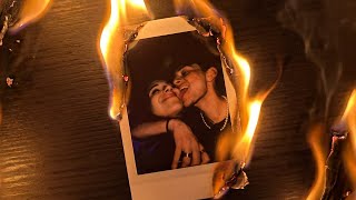 Mi odierai per questo, ma io e te ci siamo lasciati.