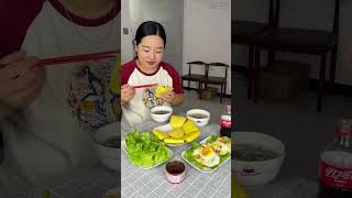 蠢老公在我汤里放一整袋食盐，结果自己被呛哭 #funny #搞笑 #food #夫妻吃播 #婆媳