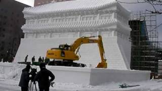 第６０回さっぽろ雪まつり雪像解体。