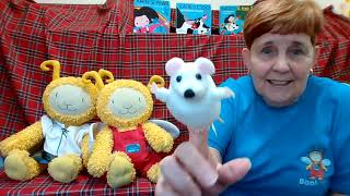 South Ayrshire Libraries Bookbug session with Renee