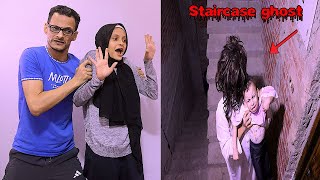 شبح فى السلم ظهر فى كاميرات المراقبة - Staircase ghost