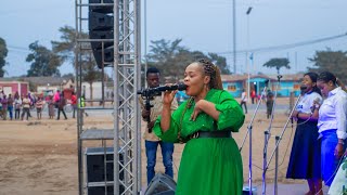 Maman Verro manyanga en concert Ngolu