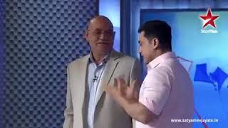 Laughter therapy by Amir Khan and Dr Madan Kataria