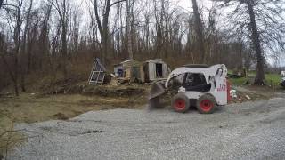 BOBCAT S175 SPREADING STONE