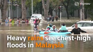 Heavy rains see chest-high floods in Malaysia