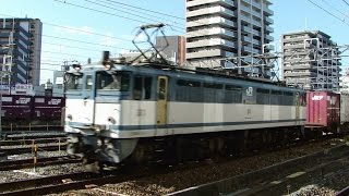 千里丘駅を通過する貨物列車 (2014.9.7)