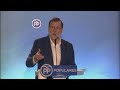 Rajoy critica al PSOE por entrar en la carrera de 