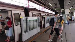 港鐵觀塘綫列車駛進及駛離牛頭角站