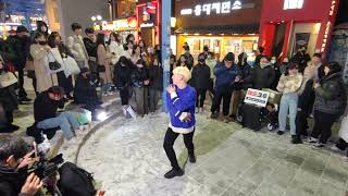 THURSDAY [STREET ARTIST] RED CREW. HONGDAE BUSKING.