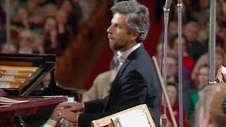 Vladimir Feltsman plays Bach Concerto in D minor, BWV 1052 - video 1991