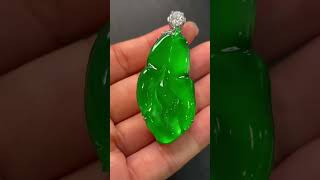 翡翠吊坠，满冰阳绿随形冰叶 #翡翠 #jade #jadeite #翡翠直播 #缅甸翡翠 #翡翠吊坠 #jewellery