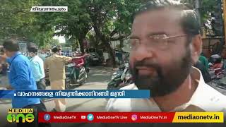 പണി കിട്ടിയപ്പോള്‍ മന്ത്രിയും ഇറങ്ങി തിരുവനന്തപുരത്തെ ഗതാഗതക്കുരുക്ക് നിയന്ത്രിക്കാന്‍