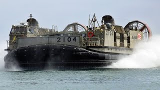 海上自衛隊 LCAC(エア･クッション揚陸艇) おおすみ型輸送艦から上陸訓練