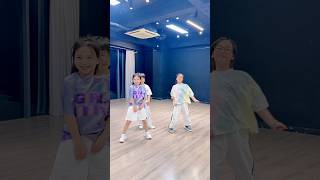 Nhạc trẻ kiểu giựt giựt 🥹 #viral #dance #lengocvy #short #fyp