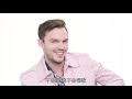 《x戰警》尼可拉斯·霍特 nicholas hoult 在片場織圍巾放鬆：「 結果收到超多工作人員的訂單！」｜鄉民大哉問