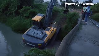 Volvo Long Reach Ec210dlr  Crosses a Channel with No Trouble