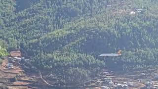 Battling the Winds: Drukair Airbus A319 A5-RGG's Dramatic Landing at Paro Airport Runway 15!!