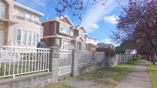 Vancouver Canada. Walking around Killarney Area. E49th Avenue to Dawson Street. Life - Houses- Homes