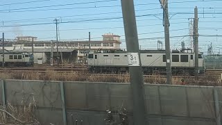 【白新線東新潟駅付近 E129系上り普通列車の車内より·元カシオペア向けEF510形×2機留置】2024/03/08 10時前の新潟貨物ターミナル駅周辺の様子