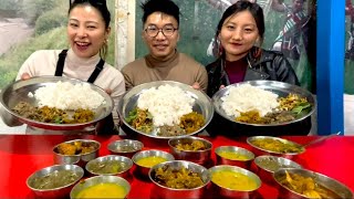 Beautiful Naga Girls @naganunavlogs  @LoloEzung Trying Manipuri Thali | Mao Gate | Manipur |