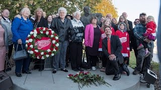 'Thank you Mr. Hockey' Sask. community tributes Gordie Howe