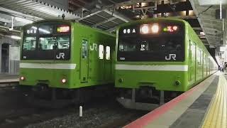 大和路線201系が天王寺駅を発車するシーン