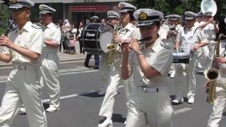 北勝富士関が一日所沢署長就任パレードスタート