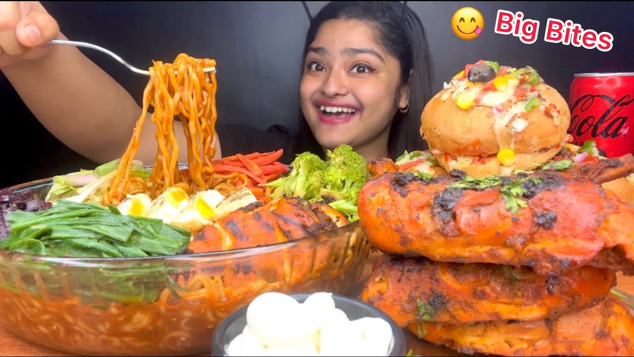 SPICY RAMEN CURRY NOODLES WITH EGGS, CHICKEN AND VEGETABLES🔥PIZZA BURGERS AND PERI PERI CHICKEN 🍗