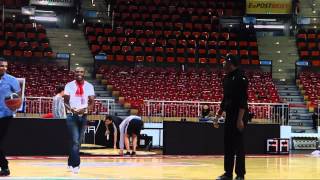 Usain Bolt - dunking and shooting around after BBL-Playoffgame