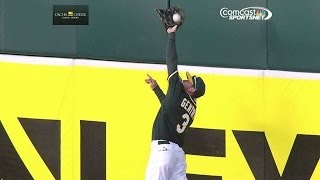 SEA@OAK: Gentry makes leaping grab at the wall