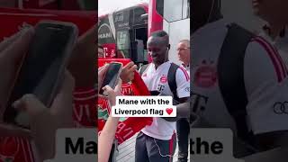 Sadio Mane was all smiles when he saw the Liverpool flag ❤️