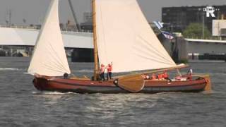 Friese skûtsjes in het decor van Manhattan aan de Maas