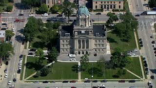 2 dead, 1 hurt in shooting near Illinois courthouse