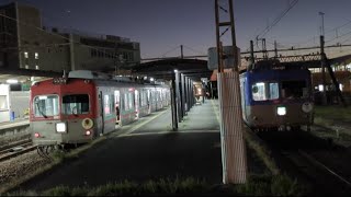 上毛電気鉄道 700型「株式会社スナガ 広告ラッピング」712F 西桐生 行 と 700型「ぐんまちゃん列車」713F 中央前橋 行  上毛電鉄上毛線 赤城駅 1番線・2番線を発車