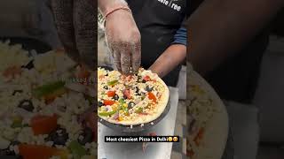 most cheesest pizza in Delhi😋 #pizza #delhistreetpizza #food #indianpizza #streetfood #chessepizza
