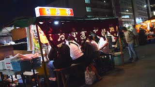 An 83-year-old grandmother assembles her own food stall and cheerfully cooks and serves customers.